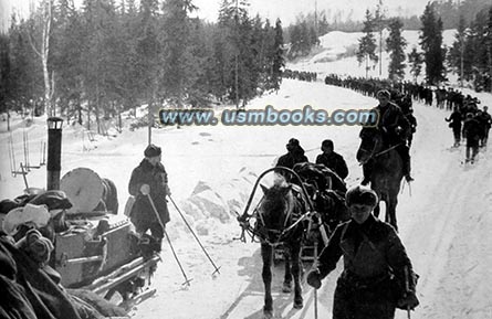 Finnische Soldaten auf Ski-Patrouille